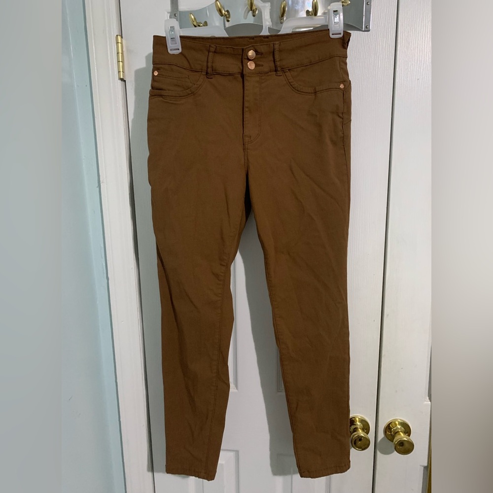 Tummy Control
Skinny Denim
Jeans